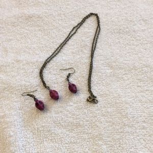 Skull necklace and earring set